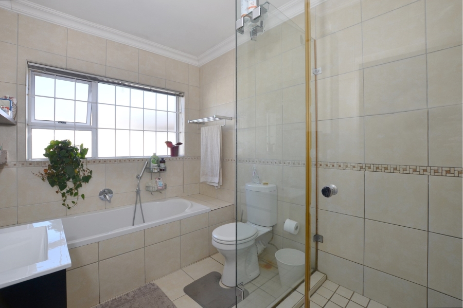 5 Bedroom Property for Sale in Welgelegen 2 Western Cape